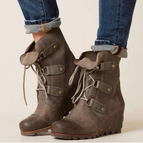 Sorel Shoes - Sorel Brown Waterproof Distressed Leather Lace-Up City Wedge Boot - Size 8